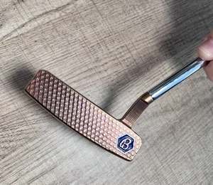 Bettinardi Queen B 11 34" Putter RH. With Original Head Cover; Excellent Con. - Picture 1 of 9