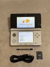 Nintendo 3DS Console White Edition With Charger US SELLER Excellent Condition