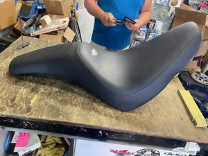 100th Anniversary Seat Harley Softail Heritage Fatboy 2000^ OEM Badlander Smooth - Picture 1 of 8