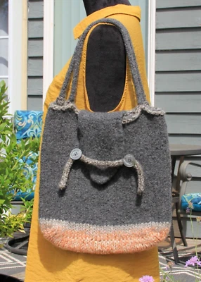 Bolso Cartera Gris Fieltro Lana Hecho a Mano con Parte Inferior Tejida en Excelente Estado Foto 1 de 3