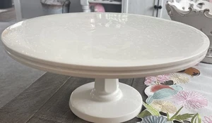 ¡Retirado! Martha Stewart Collection Macy's - Soporte redondo para pasteles blanco puro de 12" - Imagen 1 de 5
