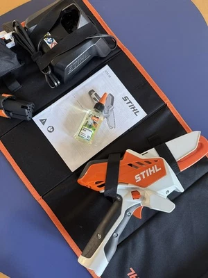 Stihl GTA 26 Hand Pruner, Two 2.6Ah Batterys, Charger And Carry Case - Image 1 of 4
