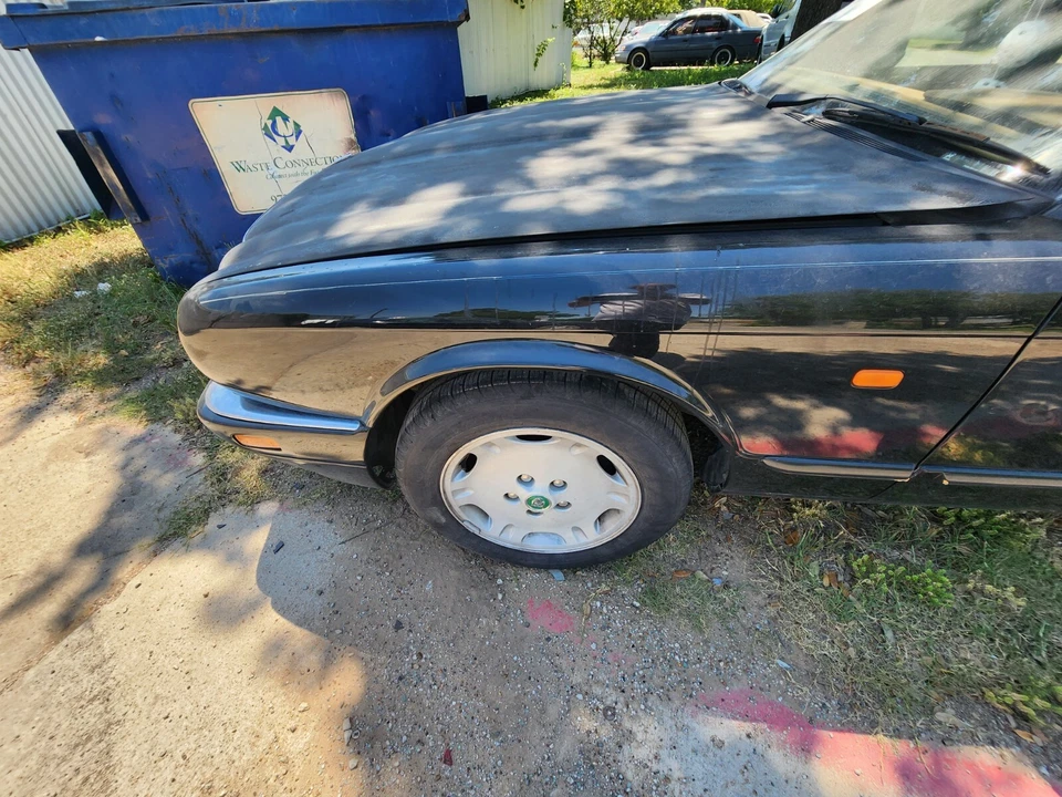 Guardabarros izquierdo Jaguar XJ6 1995 1996 1997 VANDEN PLAS NEGRO Foto 1 de 1