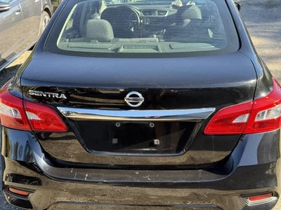 Nissan Sentra 2016-2019 cubierta tapa negra Foto 1 de 4