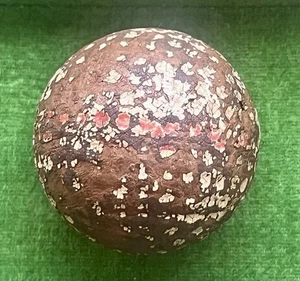 Antiker brauner Vintage Golfball dunkle Struktur um 1900’ - Bild 1 von 5