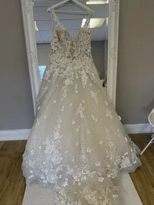 Tiffany's Women's Bridal Wedding Dress Size 18 This Dress Is And Ex Sample - Picture 1 of 5