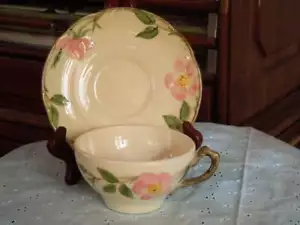 Juego de Tazas y Platillos Vajilla Franciscana Taza Rosa Desierto y Platillo ¡Perfecto y Bonito! - Imagen 1 de 6