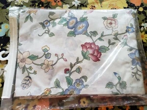 NEU CWF weiß blau rosa gelb Blumen Volant 16" x 60" - Bild 1 von 4
