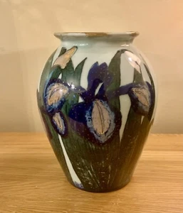 VINTAGE ART STUDIO Pottery Vase, Bulbous Shaped, Iris Flower 22cm Tall VGC - Picture 1 of 15
