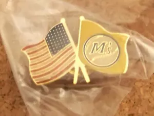 American Flag Seattle Mariners flag crossed flags pin 1991 US MLB - Picture 1 of 8