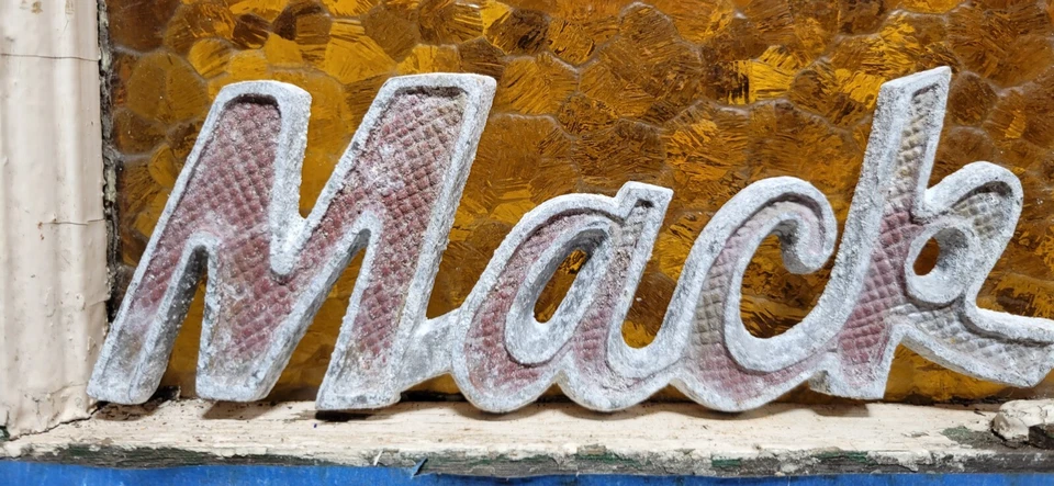 LETRERO DE CAMIÓN MACK DE COLECCIÓN ANTIGUO REMOLQUE TRACTOR EMBLEMA MOTOR REMOLQUE LOGOTIPO DE CAMIONERO DE EE. UU. Foto 1 de 4