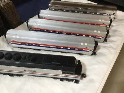 MTH O-scale Amtrak F40PH Metroliner w/PS-1 and 4-Passenger Cars  LN - Image 1 of 4