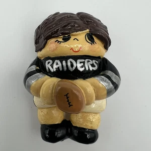 Vintage Oakland Raiders NFL Magnet RARE NEW Refrigerator Player Holding Football - Picture 1 of 9