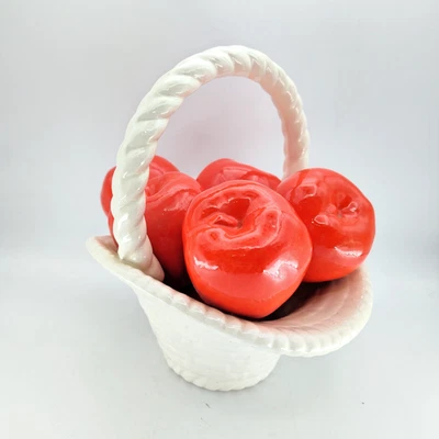 Белая фарфоровая корзина с красными фарфоровыми яблоками декоративная фруктовая витрина - Изображение 1 из 4