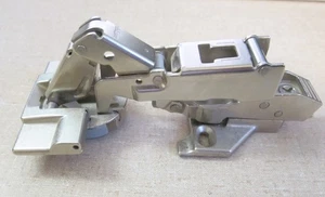 HARD TO FIND Blum Cabinet Hinge 70.654-01.03 w/ Clip-On Base Plate 175L663-01.22 - Picture 1 of 4