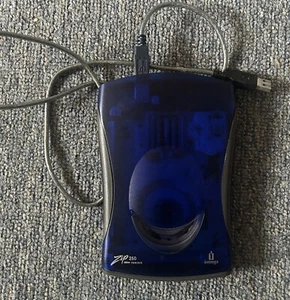 Iomega Zip 250 USB Bus Powered External Drive Z250USBPCMBP + Disks and cable - Afbeelding 1 van 3