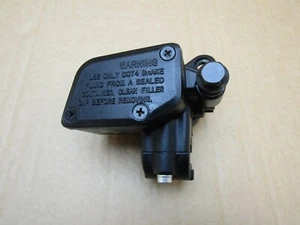 Benelli BN 125 2022 516 miles front brake master cylinder (12010) - Picture 1 of 9