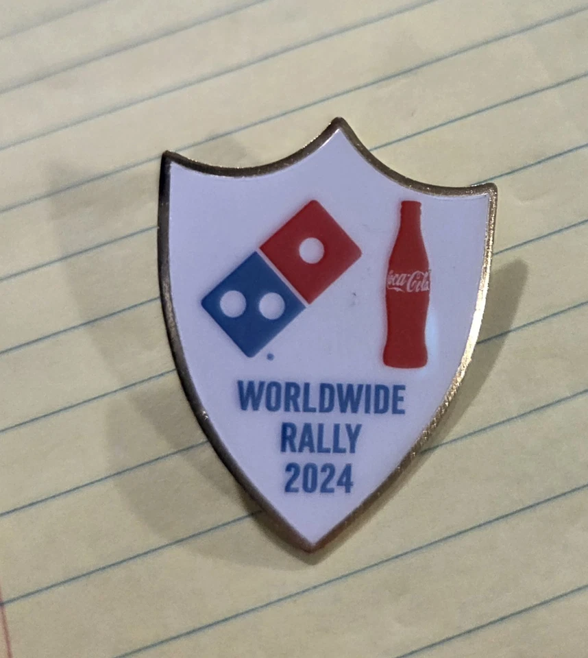 Prendedor sombrero esmalte Domino's Pizza DOMINO'S PIZZA Coca-Cola Guerra Mundial 2024  Foto 1 de 1