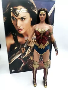 Hot Toys HT MMS451 1/6 Wonder Woman 3.0 Trajes Figura de Acción Coleccionable 12 in. - Imagen 1 de 9