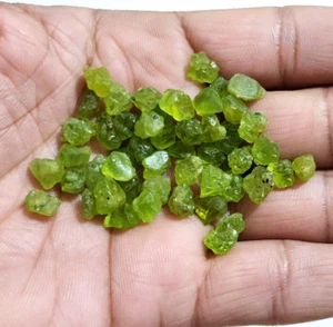 Lote de 25 piezas de piedras preciosas sueltas para joyería de peridoto verde natural crudo tamaño 7-9 mm crudo - Imagen 1 de 6