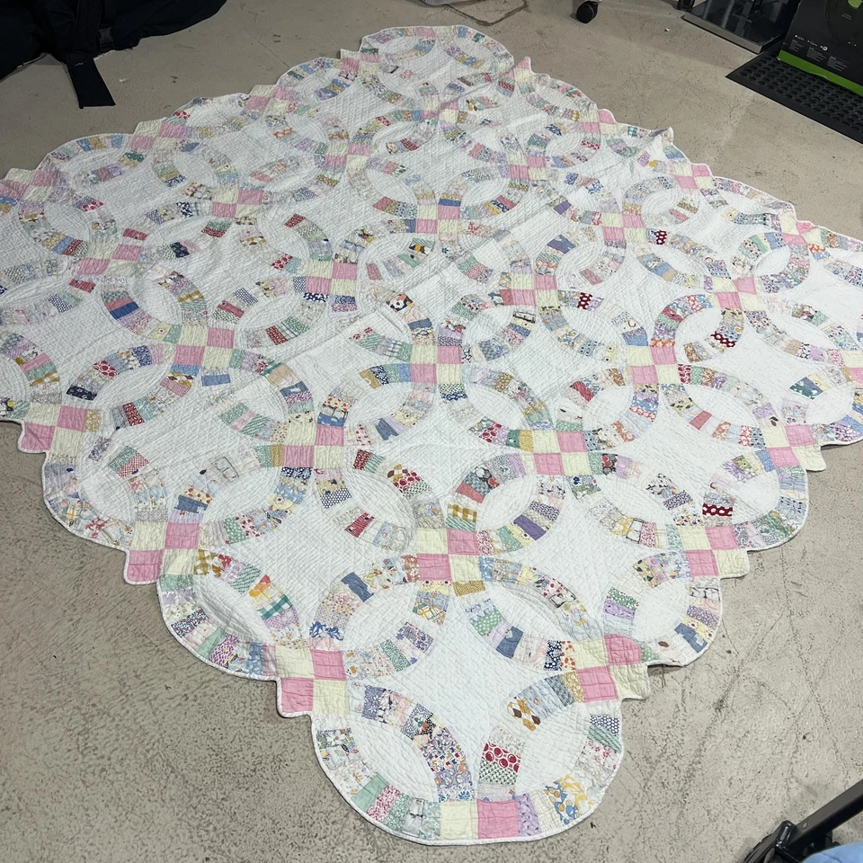 Cortador de edredón de retazos de anillo de boda doble hecho a mano vintage manchado usado años 40 50 Foto 1 de 4