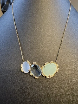"Collar Anthropologie Serefina 3 piedras azul 16"" + 2""" Foto 1 de 4