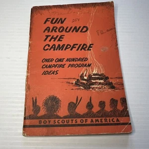 Libro de bolsillo BSA Fun Around the Campfire con derechos de autor 1952 impresión 1960 BO-196 - Imagen 1 de 6