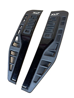 OEM FORD F-250 23-25 XLT NEGRO GUARDABARROS JUEGO DE INSIGNIA DE VENTILACIÓN L&R PC3B-P000A73 Foto 1 de 4