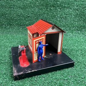 Vintage Marx Railroad Crossing Building & Gate Watchman For Parts Or Repair - Picture 1 of 12