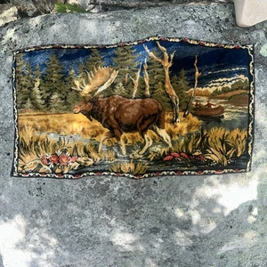 Vintage Velvet/Veleteen Rug Hanging Wall Tapestry, Moose, 40" X 23" Cabin Decor - Bild 1 von 7