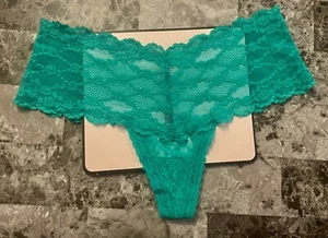 NEU MIT ETIKETT VICTORIA'S SECRET M GRÜN BLUMEN SPITZE SCHLÜSSELLOCH DICKES BAND SELTENES TANGA HÖSCHEN - Bild 1 von 5