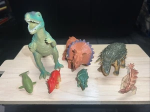 Lote De 7 Figuras De Dinosaurios De Colección Animales Prehistóricos De Plástico Hueco Moldeado Juguetes - Imagen 1 de 1