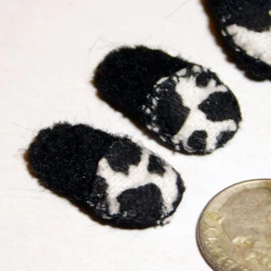 Piccole pantofole stampa mucca - scarpe bambola adatte mini animatore, Obitsu 11, Obitsuroid - Foto 1 di 5