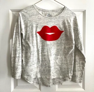Mädchen LS meliertes graues T-Shirt, Old Navy, Größe 10/12, zusätzliche rote Lippen - Bild 1 von 2