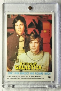 1978 Battlestar Galactica U.K Edition Card 127 DIRK BENEDICT AND RICHARD HATCH - Picture 1 of 2