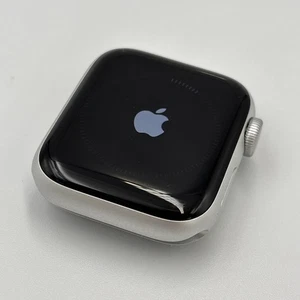 Apple Watch SE 2nd Gen 40MM GPS Only Aluminum A2722 Silver - Photo 1 sur 6