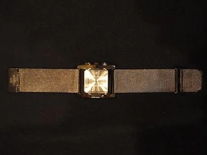 Neu Unisex NY London Uhr mit Zinn Mesh Metallband + gratis extra Batterie - Bild 1 von 4