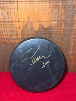 Signed Autographed Travis Green Inglasco NHL Hockey Puck Rare Collectible Foto 1 de 4