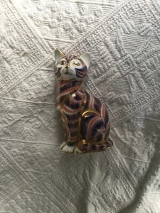 Royal Crown Derby Imari sitzende Katze Briefbeschwerer 12,5 cm hoher Keramik Stopfen - Bild 1 von 3