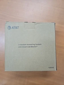 Teléfonos inalámbricos AT&T de 3 teléfonos con Bluetooth y sistema de contestador automático CL82319 - Imagen 1 de 2