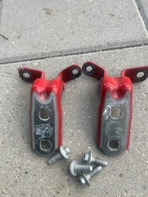 2014-2019 CADILLAC CTS-V FRONT LEFT DRIVER SIDE DOOR HINGE UPPER & LOWER OEM - Image 1 of 2