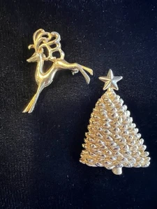 Vintage Christmas Classic Brooches Elegant Reindeer And Christmas Tree Gold Tone - Picture 1 of 7
