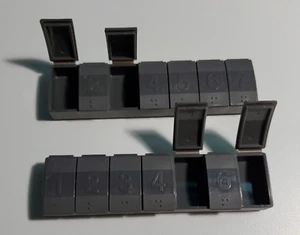 Dos recipientes de píldoras Tupperware de 7 días - Vitaminas Advil con Braille negro nuevo - Imagen 1 de 1