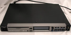 TASCAM CD-O1U Professional, CD Player in Studioqualität, XLR Ausgang, 90er Jahre - Bild 1 von 5