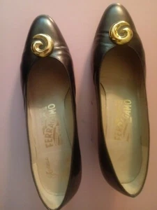 Größe: 61⁄2 C gebrauchte schwarze ""Salvatore Ferragamo"" Volllederpumps Made in Italy - Bild 1 von 12