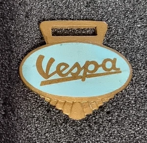 Vespa Keychain Logo Enamelled Old "Made In England" - Dimensions 30X28Mm - Picture 1 of 2
