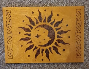 Targa pirografia fatta a mano sole / luna / pagana / gotica / celtica - Foto 1 di 1