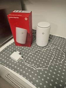Vodafone GigaCube 5G T21 HH500V - WIFI 6 High-Speed Home Internet Router - Zdjęcie 1 z 1