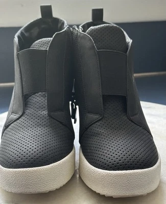 Tenis para mujer Qupid negros de plataforma alta con cuña talla 7 Foto 1 de 4