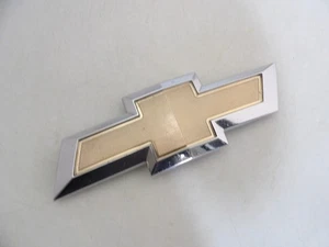2012 2013 2014 2015 2016 CHEVY SONIC Front Bumper Bowtie Emblem Gold 95122465 - Imagen 1 de 8